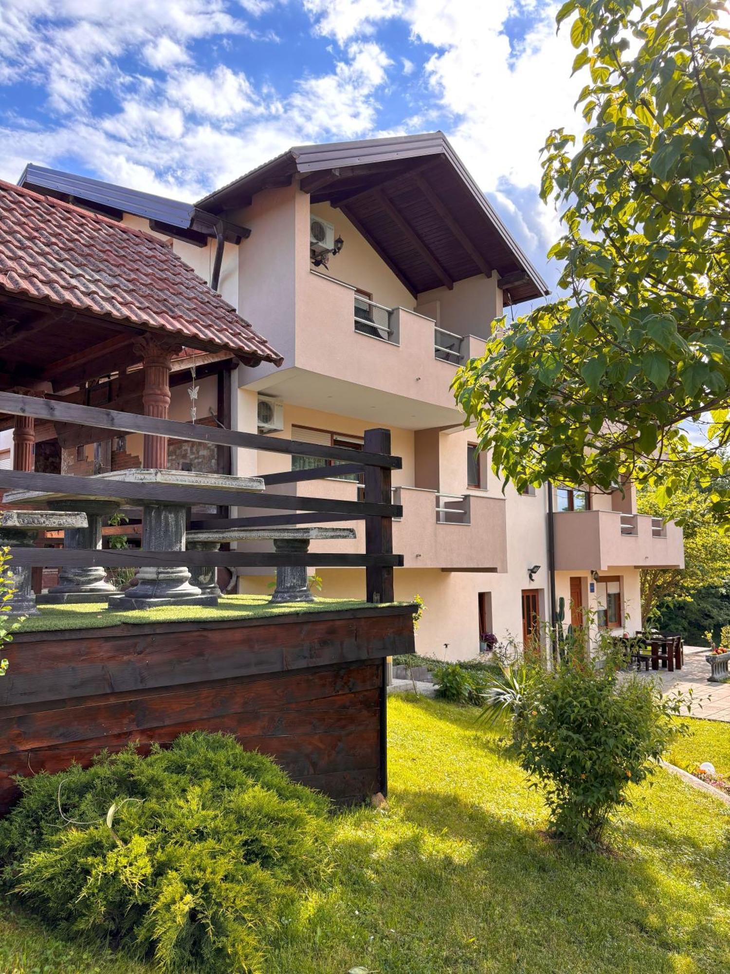 Guest House Buncic Rooms & Apartments Slunj Exterior photo